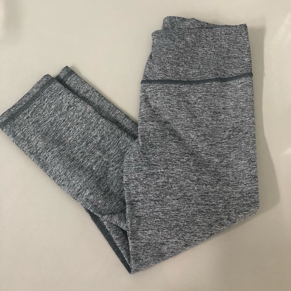 VSX Victoria’s Secret Knock Out Capri Yoga Pants
